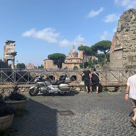 Casa Claudia ~ Rione Monti-Colosseo Рим Экстерьер фото