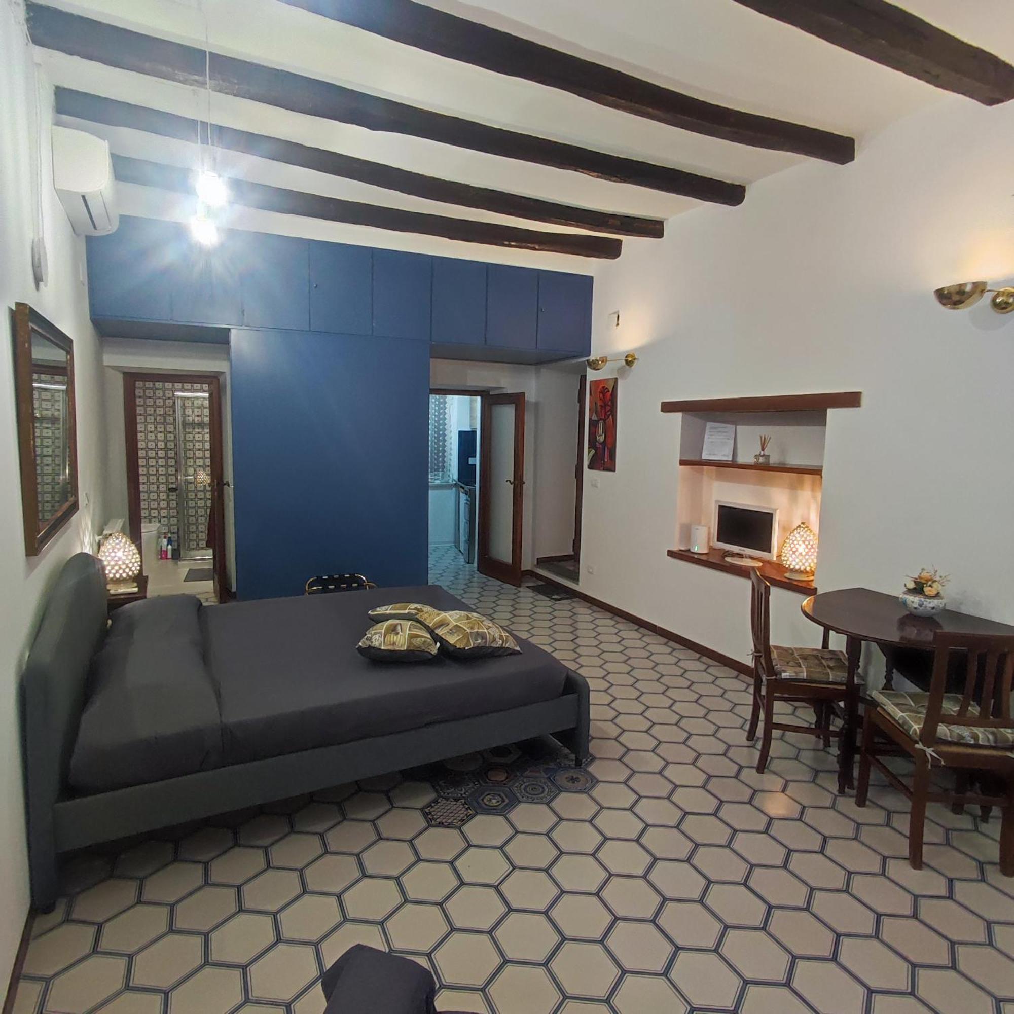 Casa Claudia ~ Rione Monti-Colosseo Рим Экстерьер фото